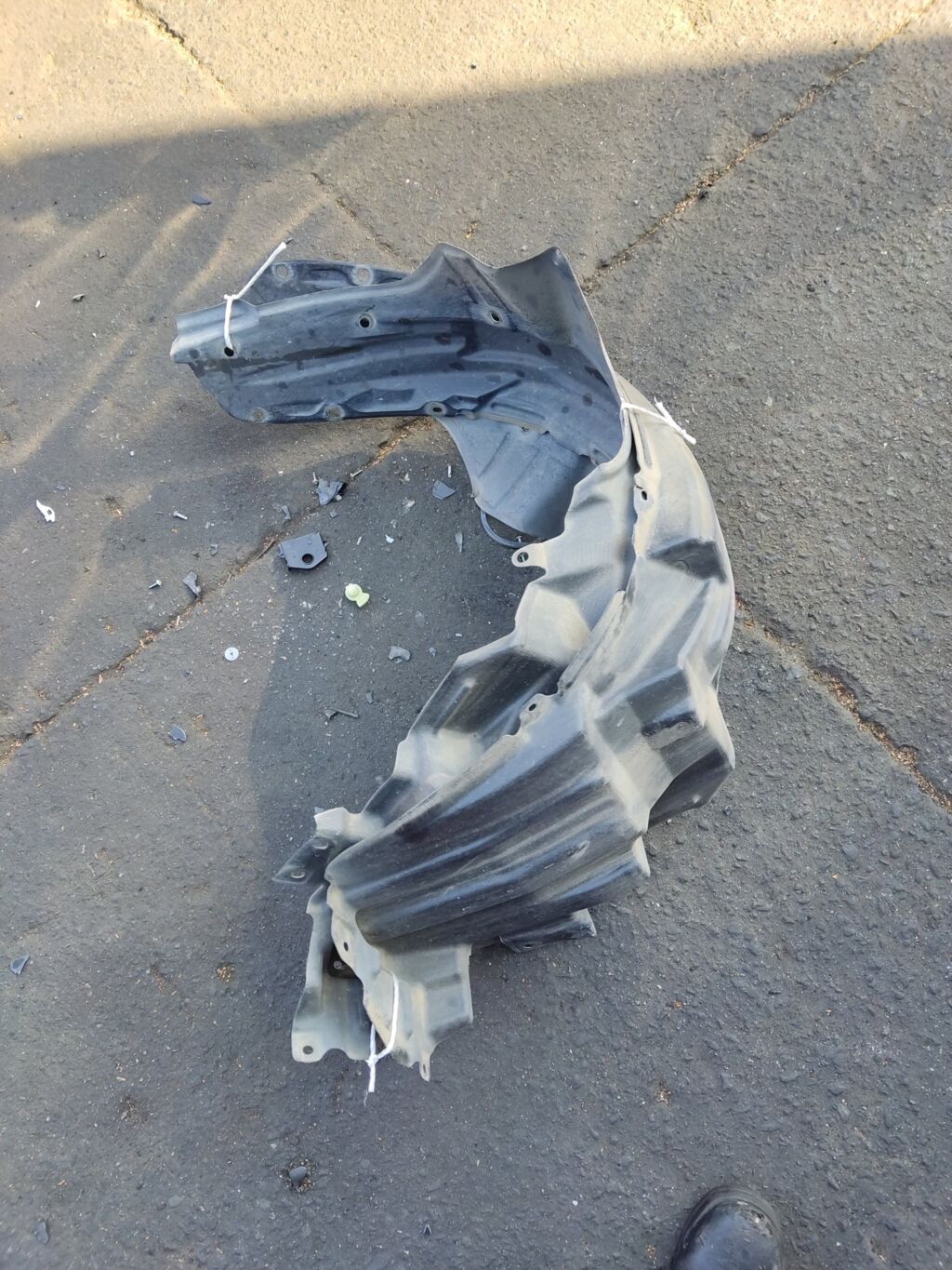 Подкрылок на Toyota Passo KGC10 1KR-FE 53875-B1010  53876-B1010, Переднее расположение