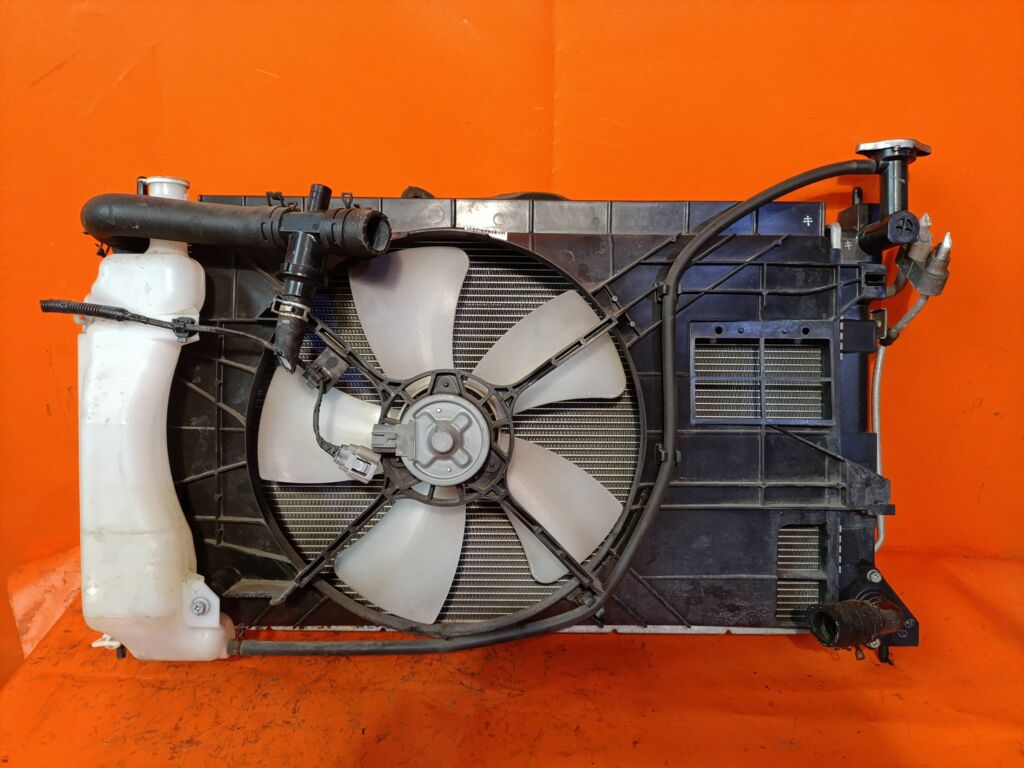 Радиатор ДВС на Mitsubishi Colt Z21A 4A90