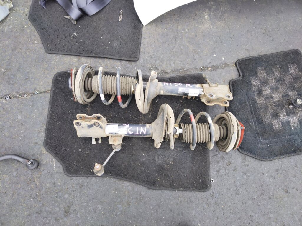 Стойка амортизатора на Nissan X-Trail NT30 QR20DE Фото 2