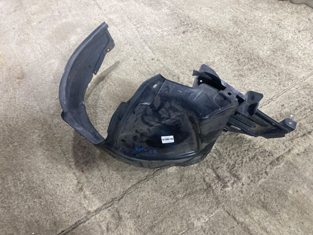Подкрылок на Subaru Legacy Wagon BH5 Фото 2