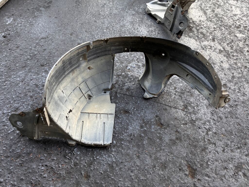 Подкрылок на Nissan Note E11 HR15DE 212629  2711FL-1B  2711FL1  2711FL1T  63841-9U20A  63841-9U20B  63843-9U000  915.NS11115L  974591  DS11174AL  IK-1217  ST-DTE1-016L-2, Переднее Левое расположение