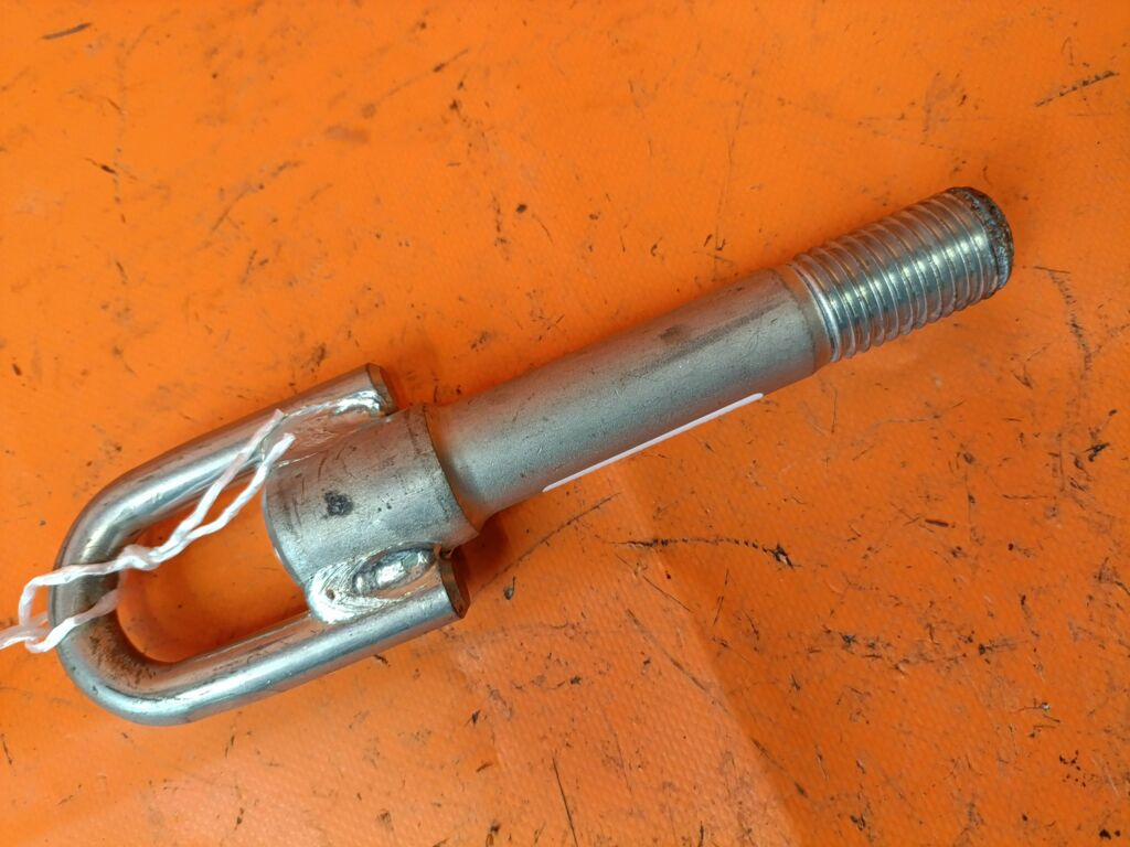 Крюк буксировочный