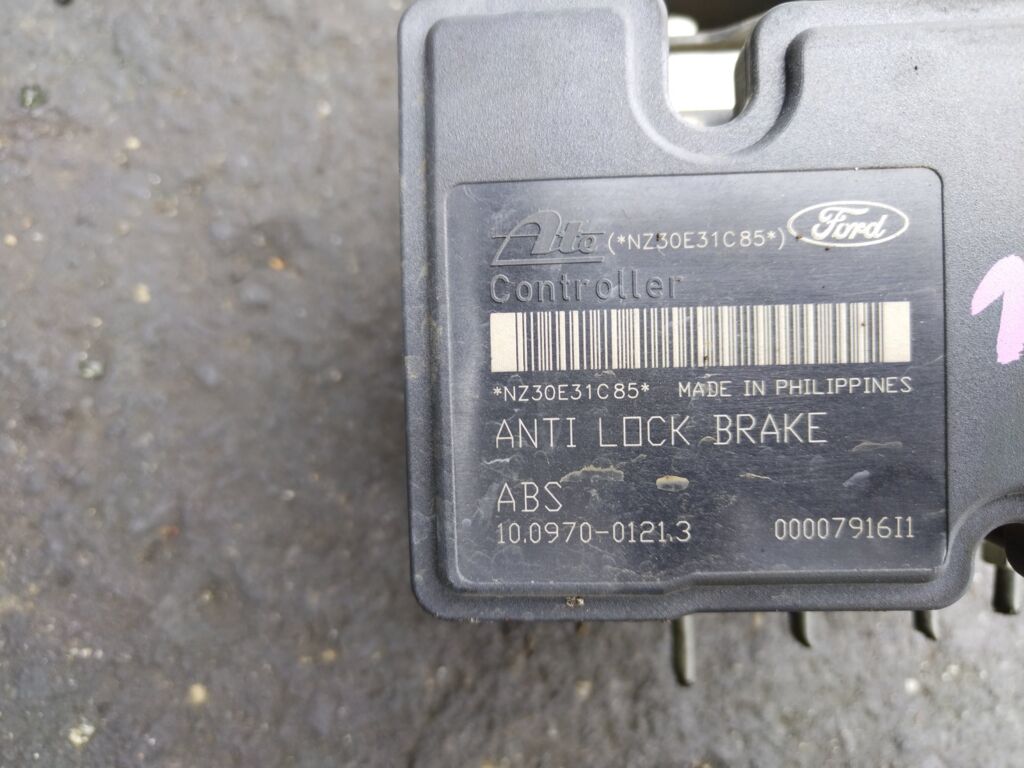 Блок ABS на Mazda Verisa DC5W ZY-VE D461-437A0