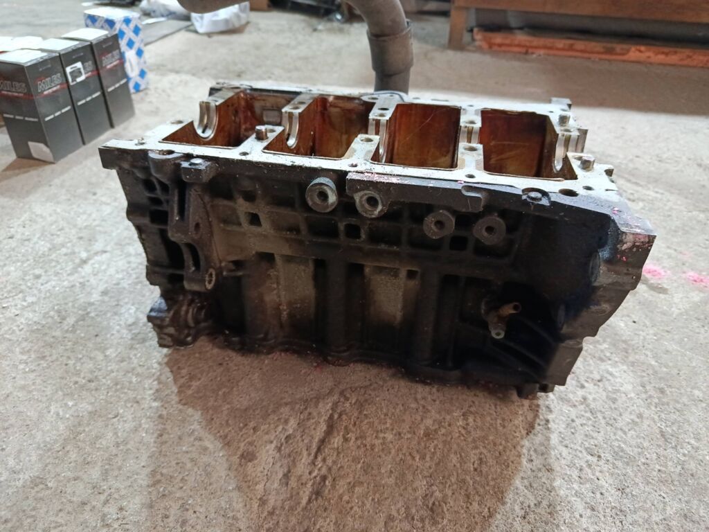 Блок двигателя на Toyota Vista ZZV50 1ZZ-FE Фото 3