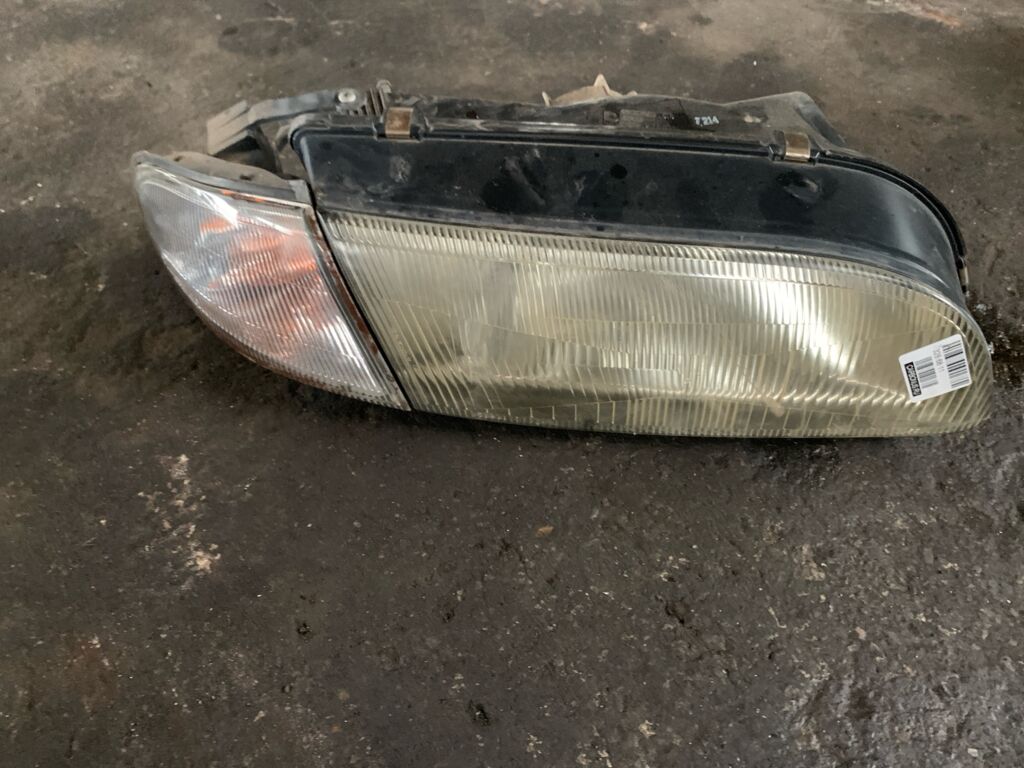 Поворотник к фаре на Nissan Presea R11 3370, Правое расположение