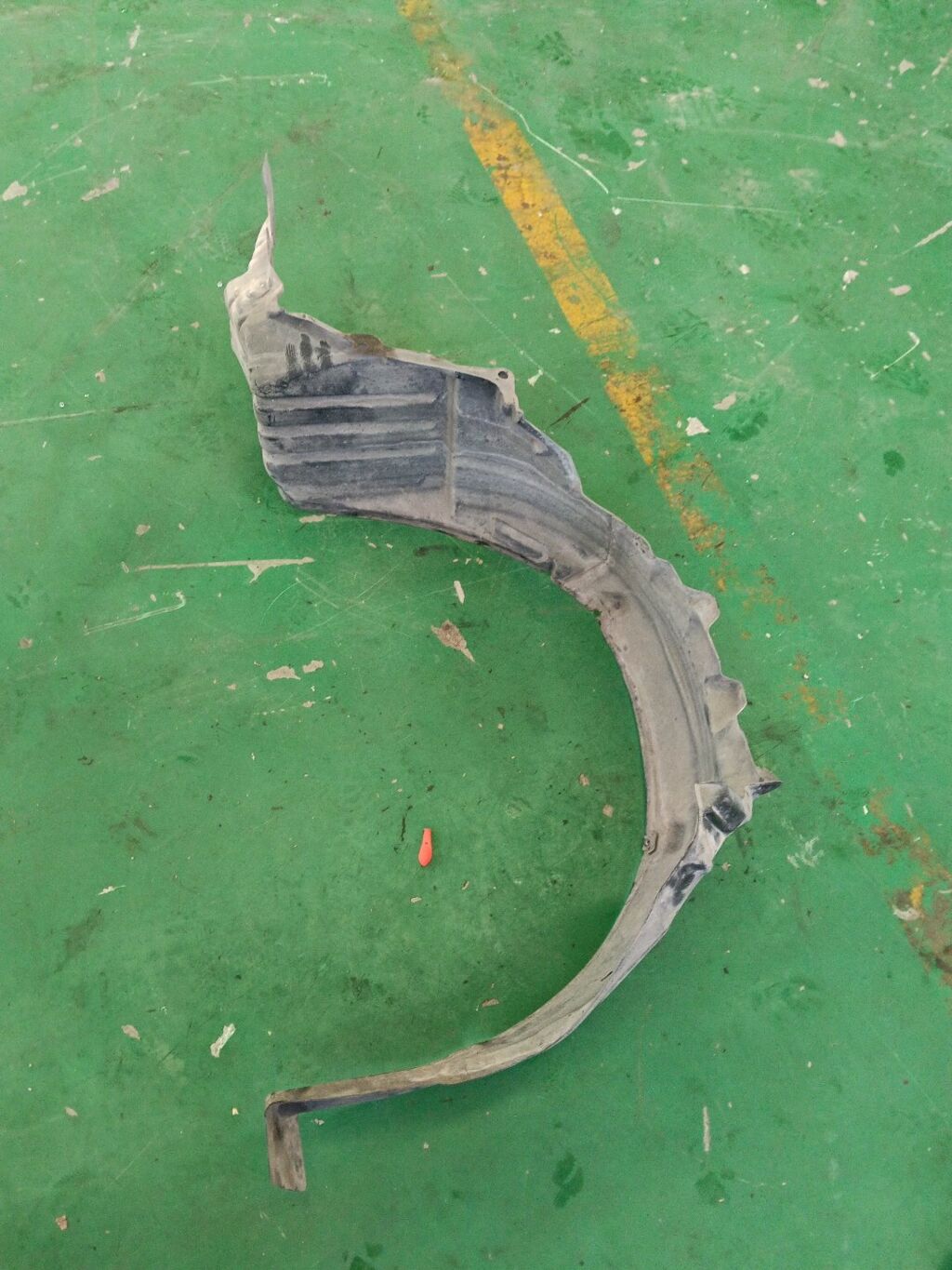 Подкрылок на Nissan Maxima A33 VQ20DE 63840-2Y000  63840-5Y700  8400-843  915.NS11090R  DS11101BR  DS11111AR  L261100024R  NNMXQ00-300-R  NNMXQ00300R  NS2575CR  ST-DTW2-016L-1, Переднее Правое расположение