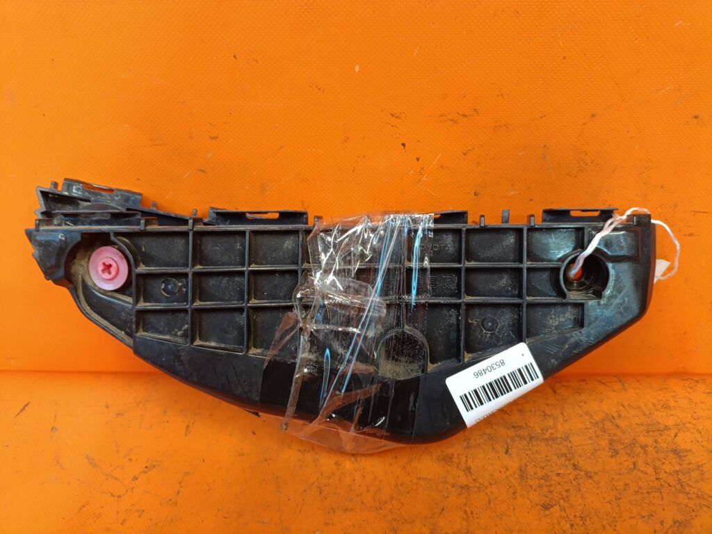 Крепление бампера на Toyota Spade NCP141, Переднее расположение