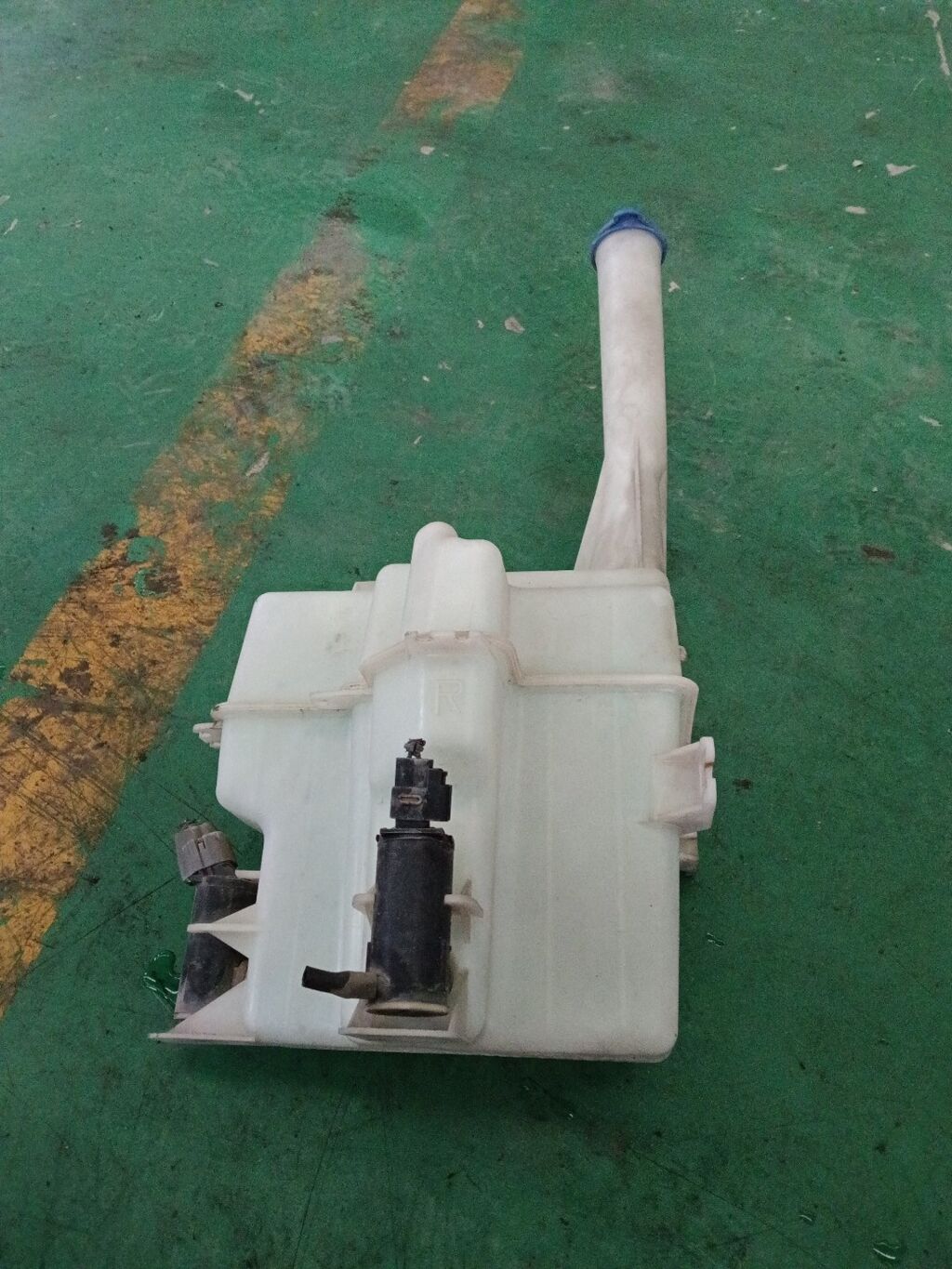 Бачок омывателя на Hyundai Ix35 LM 98610-2Y000  98610-2Z000  98610-2S000  98510-2S100  98510-2S000