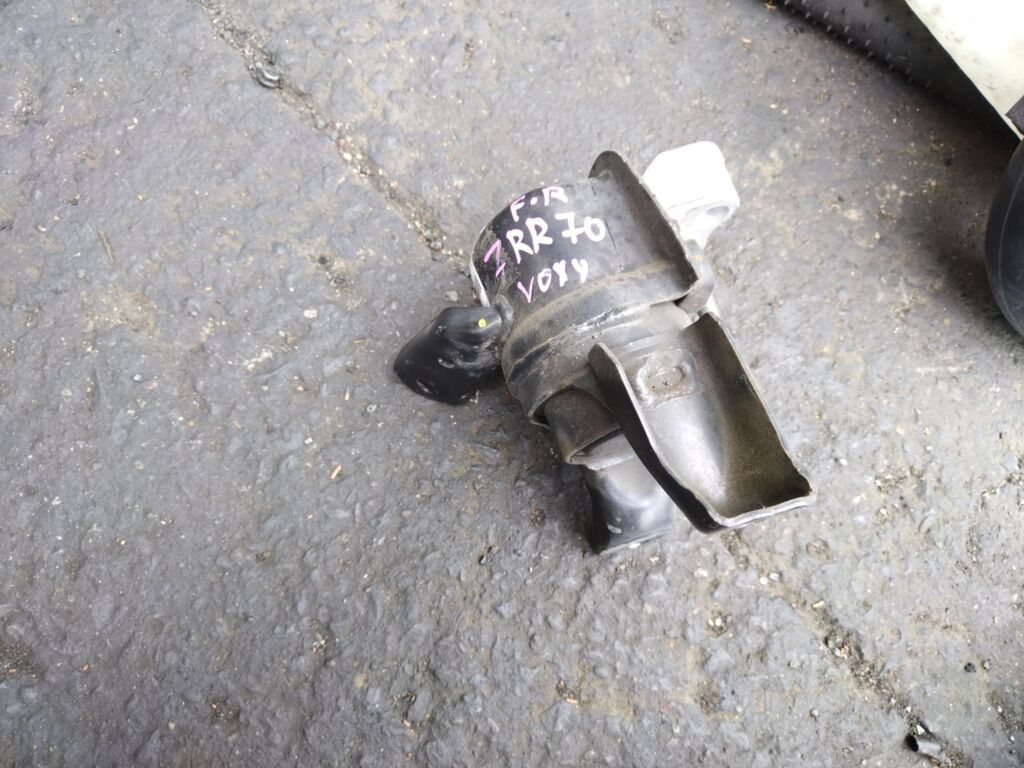 Подушка двигателя на Toyota Voxy ZRR70G 3ZR-FAE 12305-37050, Переднее Правое расположение