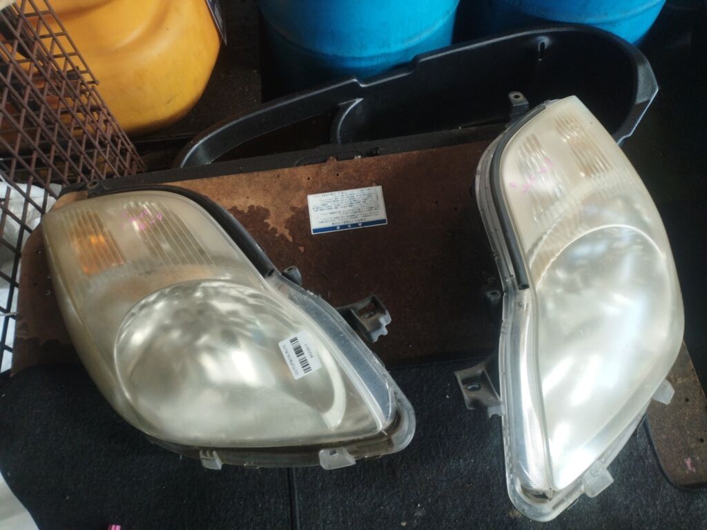 Фара на Toyota Vitz NCP95