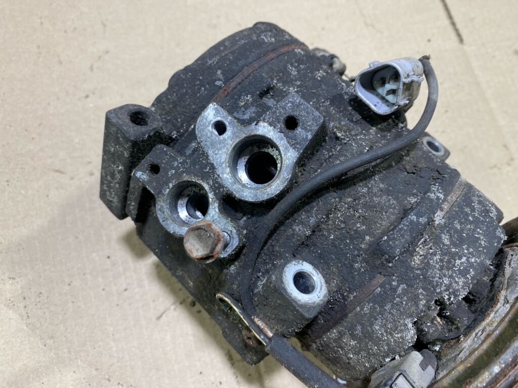 Компрессор кондиционера на Toyota Vista ZZV50 1ZZ-FE Фото 3