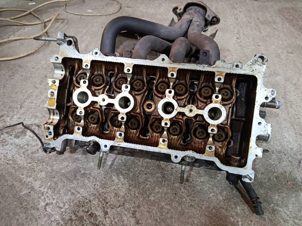 Головка блока цилиндров на Toyota Vista ZZV50 1ZZ-FE Фото 6