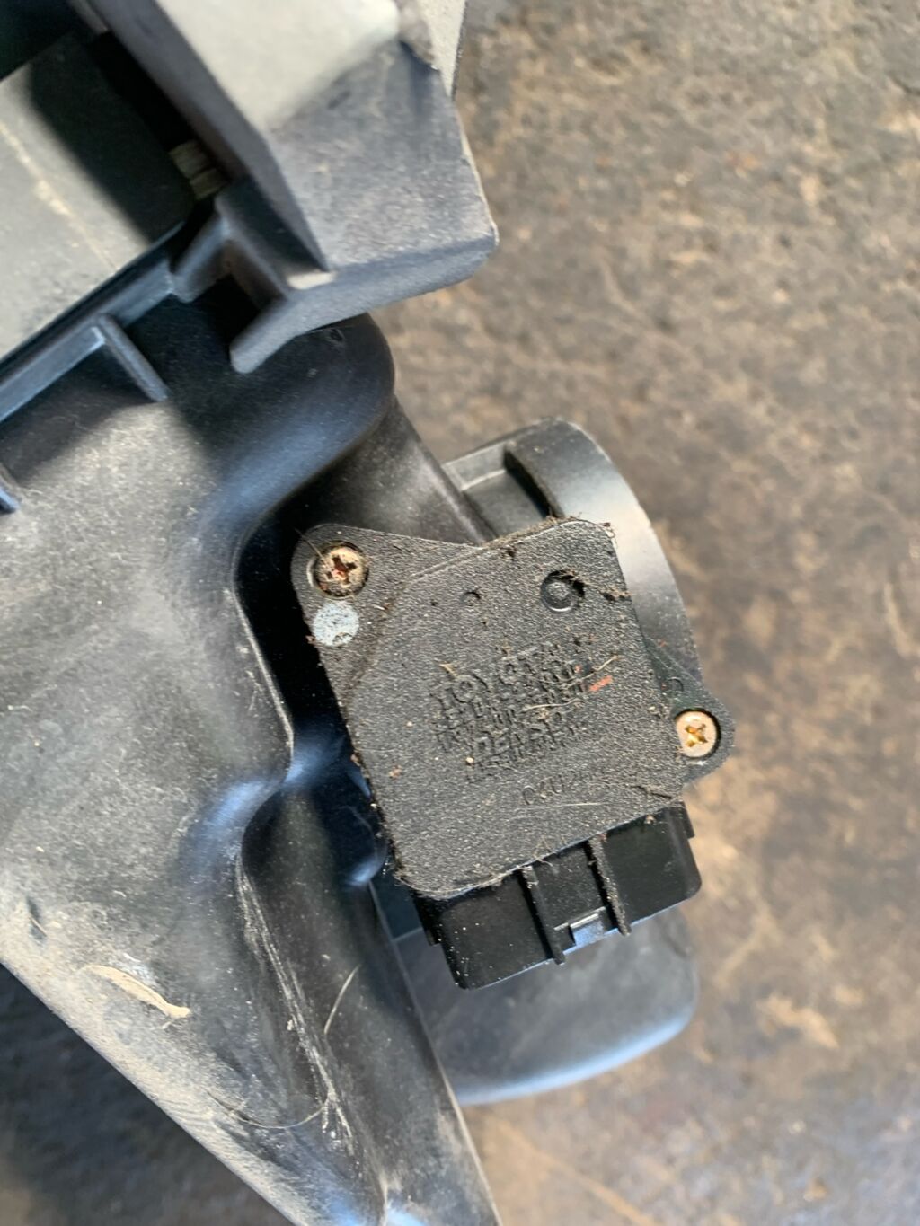 Корпус воздушного фильтра на Toyota Vitz SCP10 1SZ-FE 17700-23080  17700-23081  17700-23082