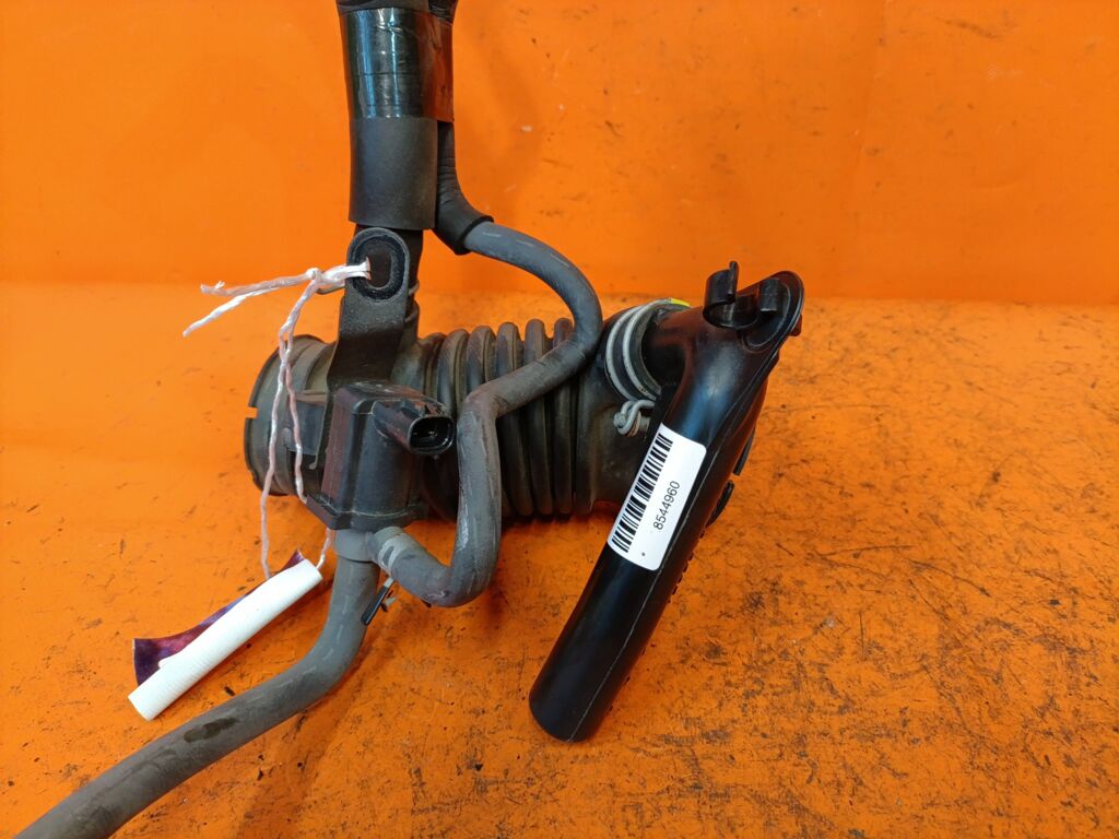 Патрубок воздушн.фильтра на Toyota Spade NCP141 1NZ-FE Фото 2