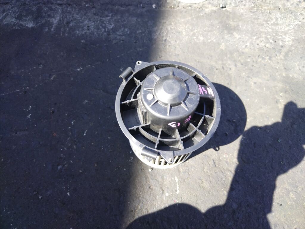 Мотор печки на Nissan March K13