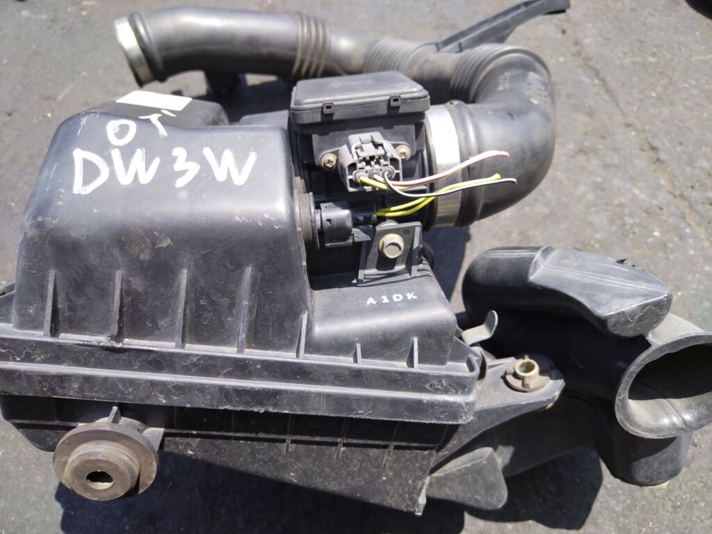 Корпус воздушного фильтра на Mazda Demio DW3W B3