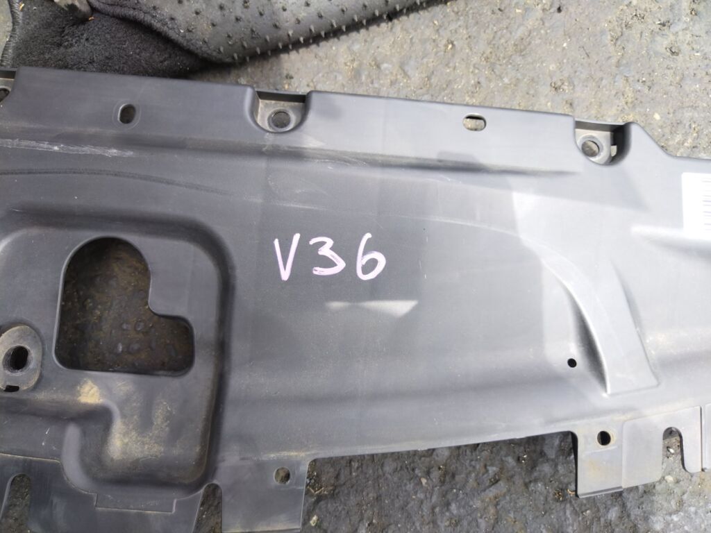 Защита замка капота на Nissan Skyline V36 VQ25HR