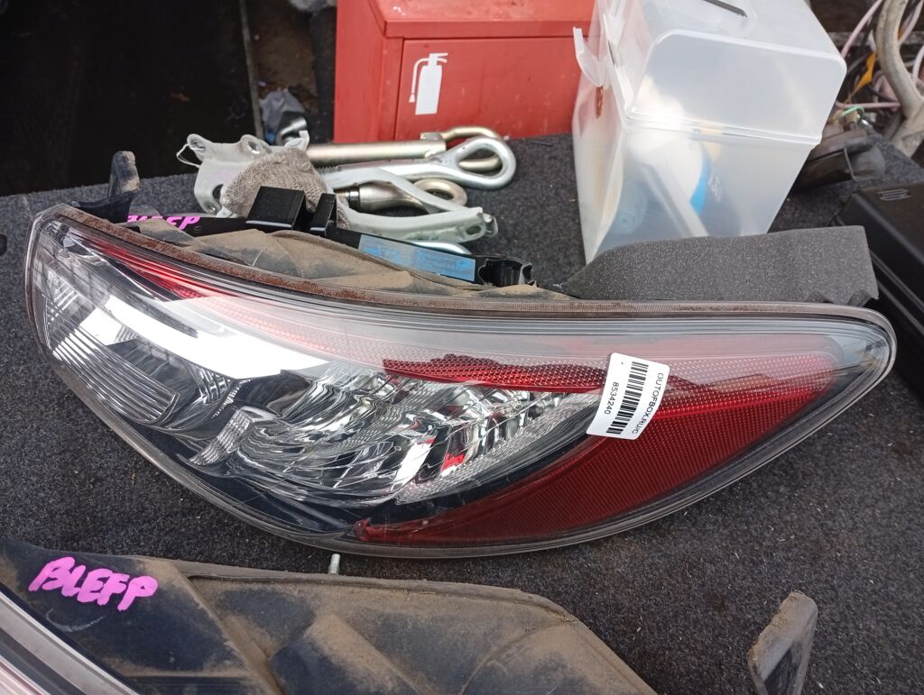 Стоп на Mazda Axela BLEFP P8546, Правое расположение