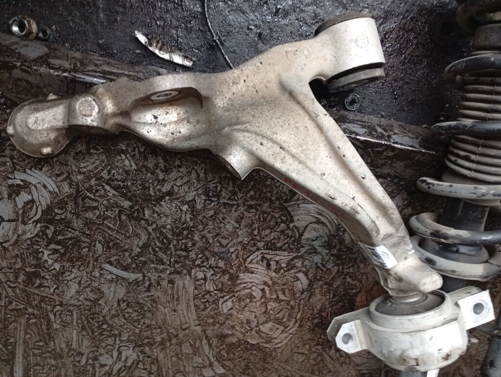 Рычаг на Nissan Skyline PV36 VQ35HR, Переднее Левое Нижнее расположение