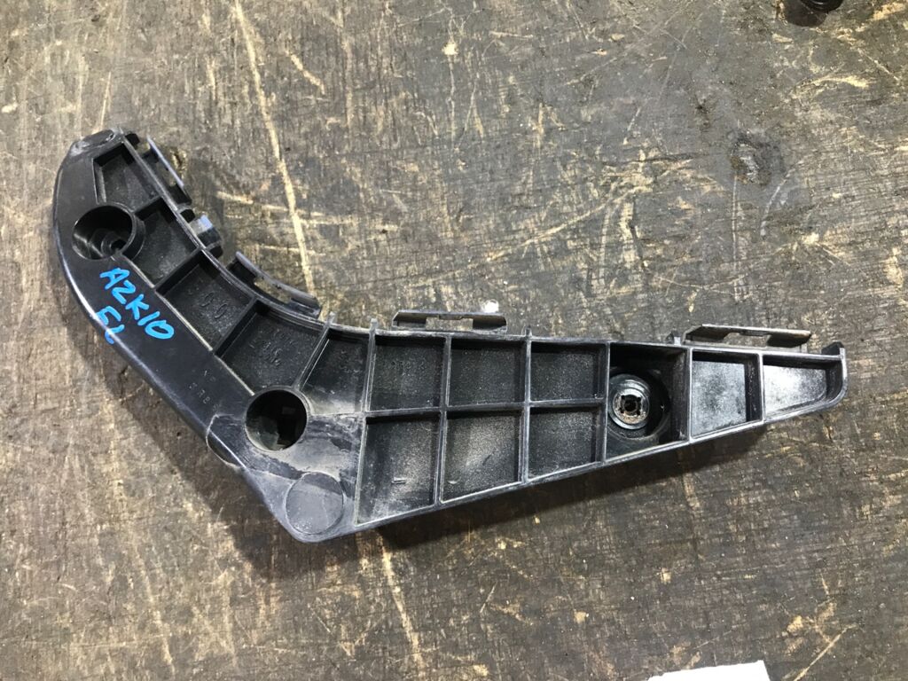 Крепление бампера на Toyota Sai AZK10 52116-75010, Переднее Левое расположение