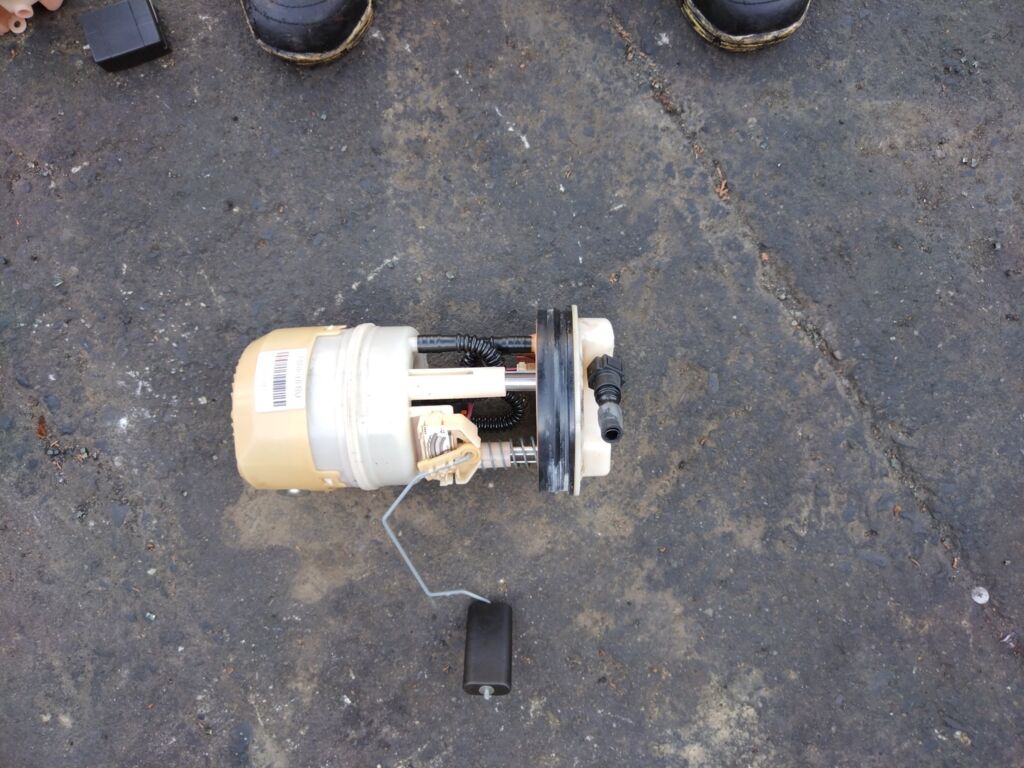 Бензонасос на Nissan Note E11 HR15DE 17040-1FA1A