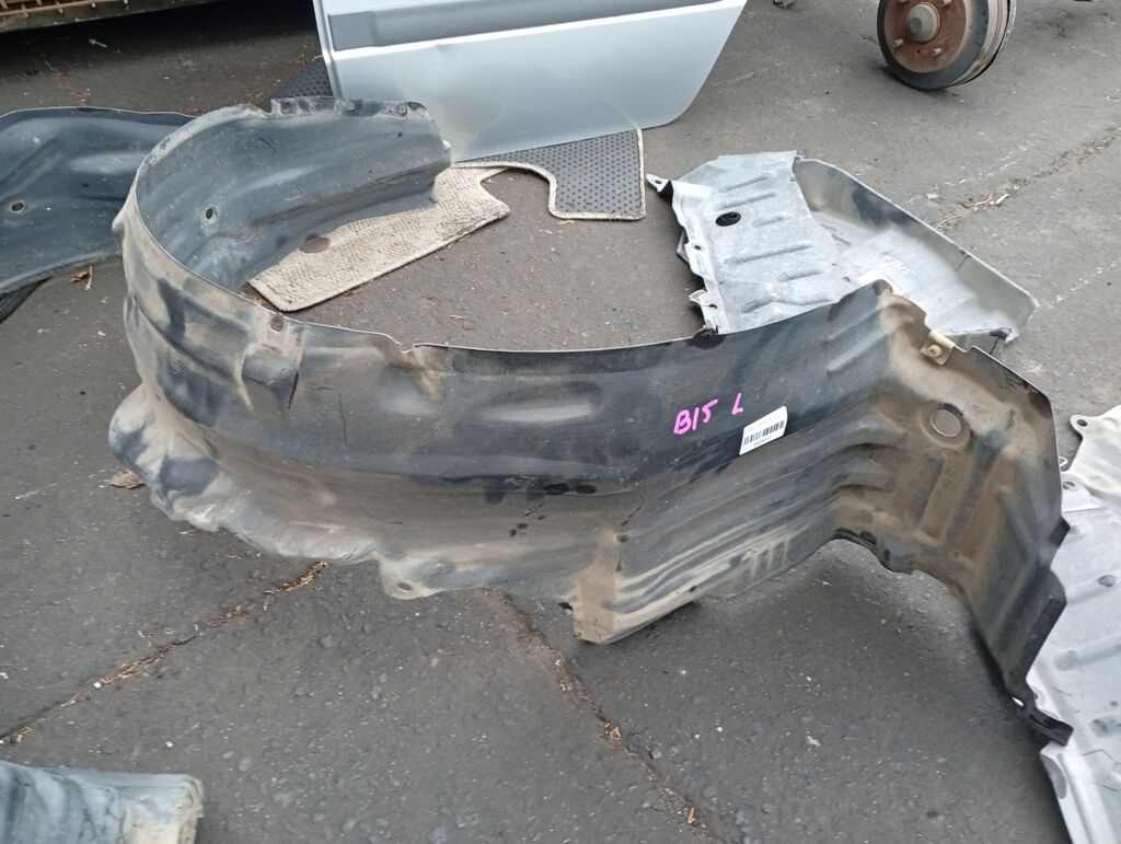 Подкрылок на Nissan Sunny FB15 QG15DE Фото 2