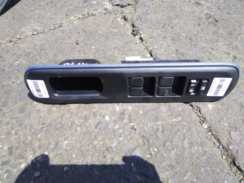 Блок упр-я стеклоподъемниками на Toyota Aqua NHP10 Фото 2