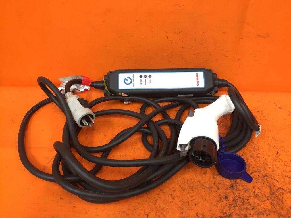 Зарядное устройство на Nissan Leaf AZE0 29690-6WX0A