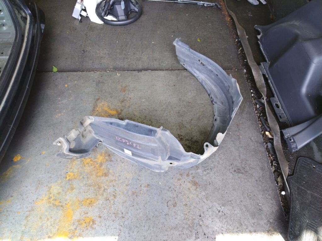 Подкрылок на Toyota Funcargo NCP21 1NZ-FE, Переднее Левое расположение