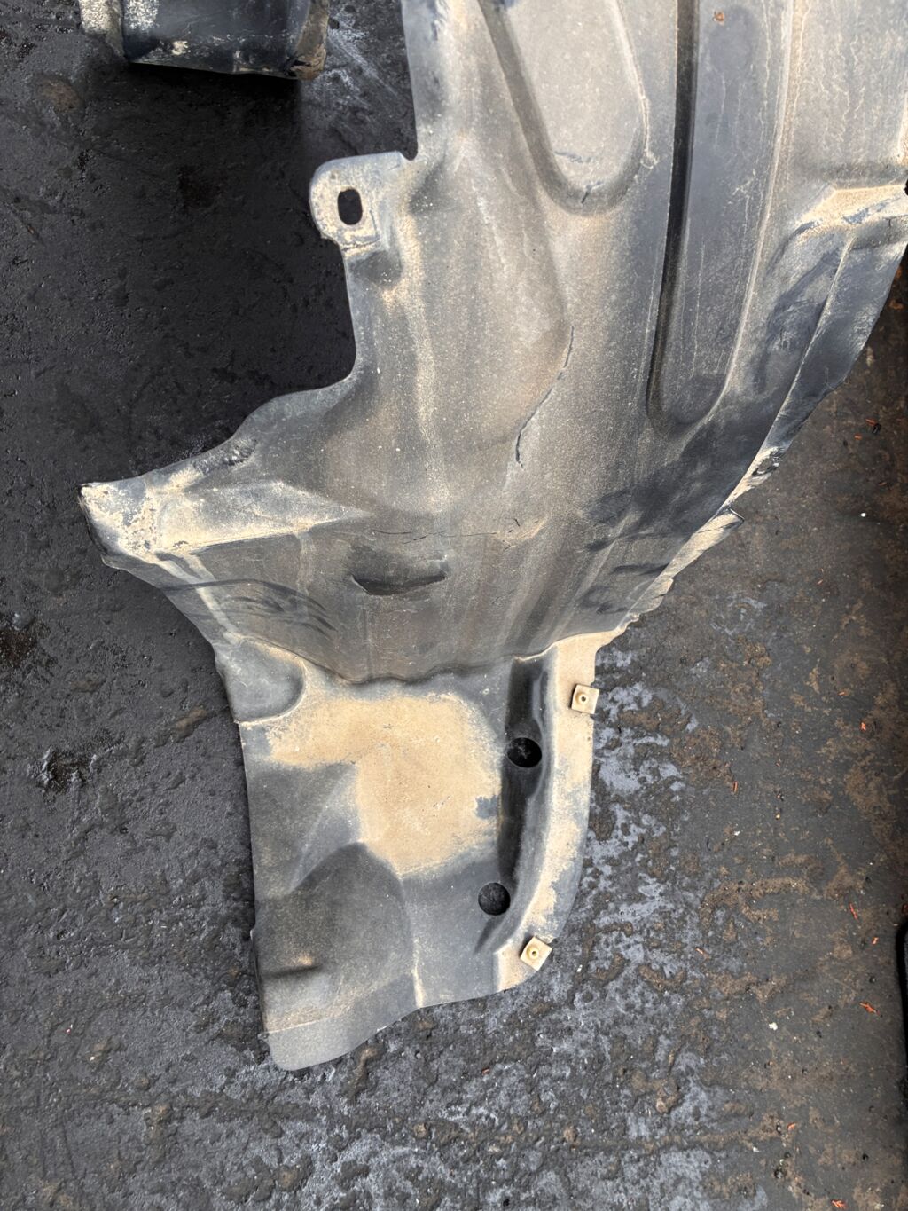 Подкрылок на Nissan Tino V10 QG18DE 63843-4U000, Переднее Левое расположение