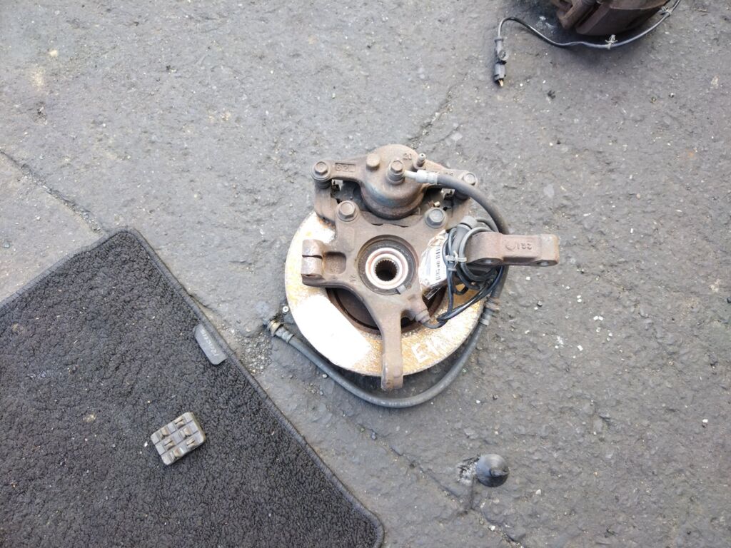 Ступица на Nissan Note E11 HR15DE, Переднее Правое расположение