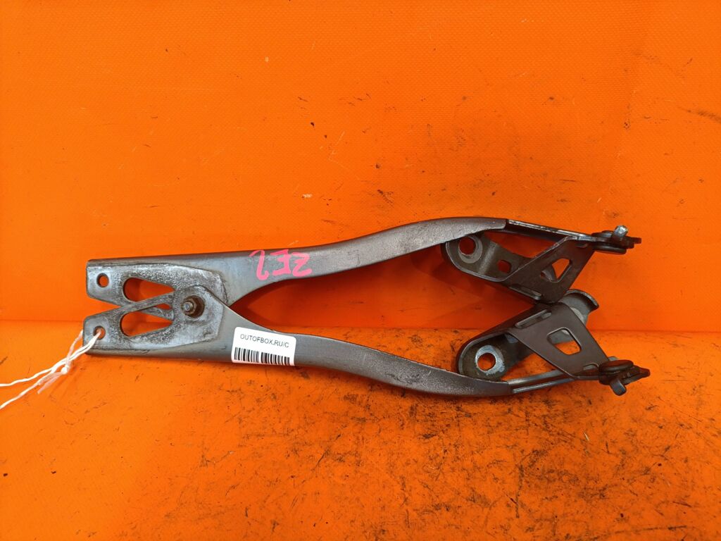 Крепление капота на Honda Insight ZE2