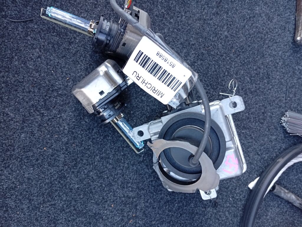 Блок розжига ксенона на Honda Cr-Z ZF1