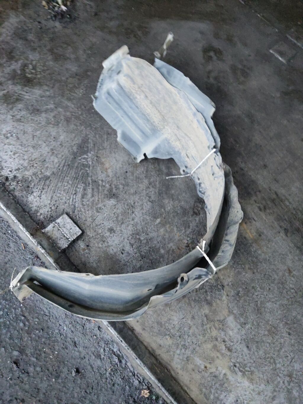 Подкрылок на Nissan Ad Van VFY11 QG15DE 63842-WD000  63843-WD000, Переднее расположение