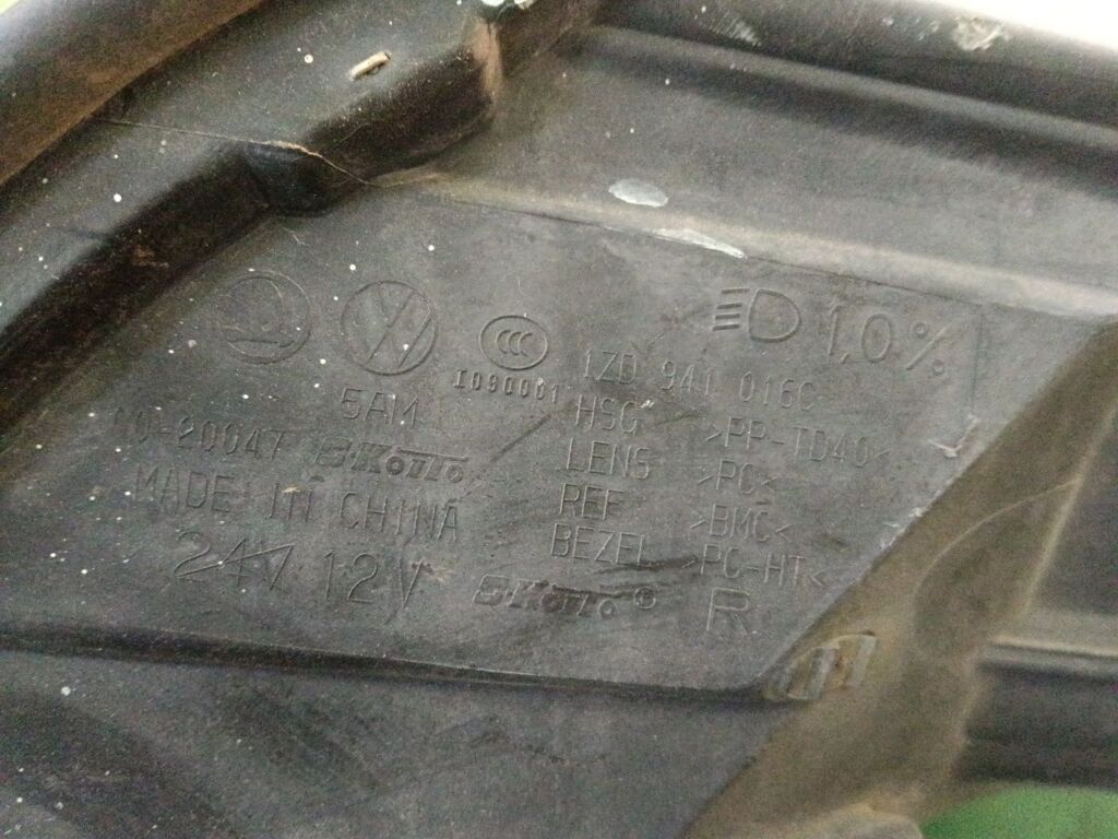 Фара на Skoda Octavia A5 1Z 100-20047 1ZD941016C  1ZD941015C