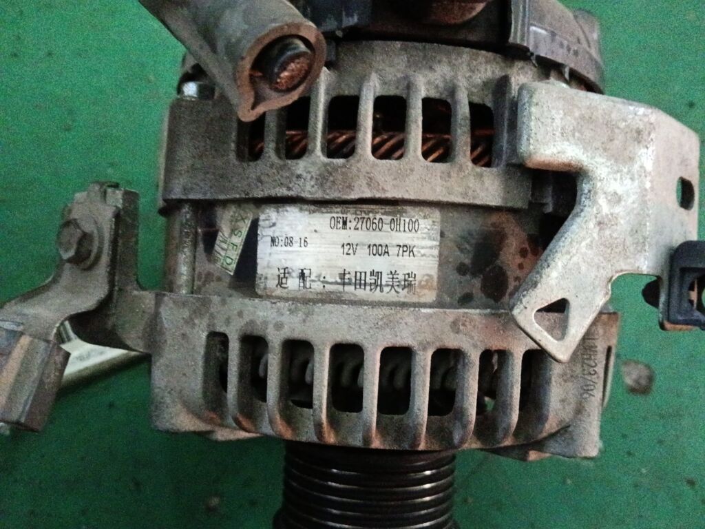 Генератор 27060-0H100 на Toyota Camry ACV40 2AZ-FE Фото 2