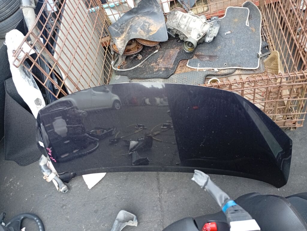 Капот на Nissan Note E12