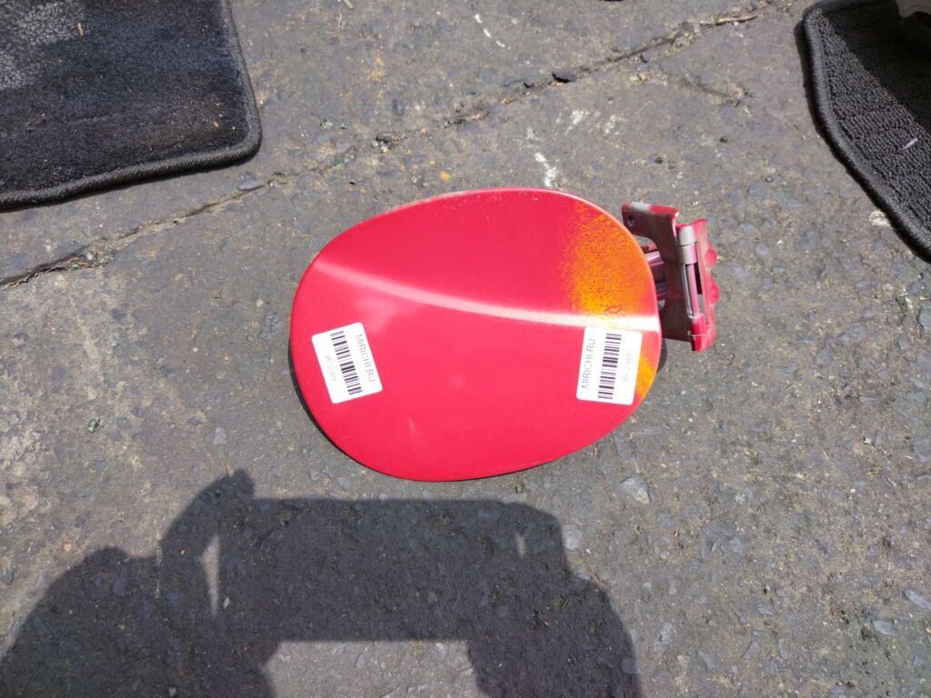 Лючок на Mazda Verisa DC5W