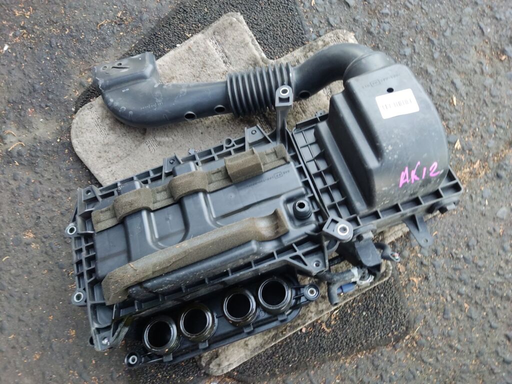 Корпус воздушного фильтра на Nissan March AK12 CR12DE