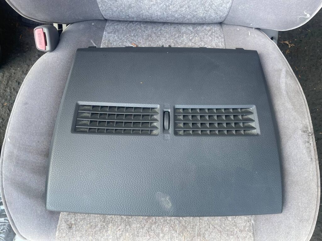 Воздуховод на Nissan Tiida C11 68414-ED000