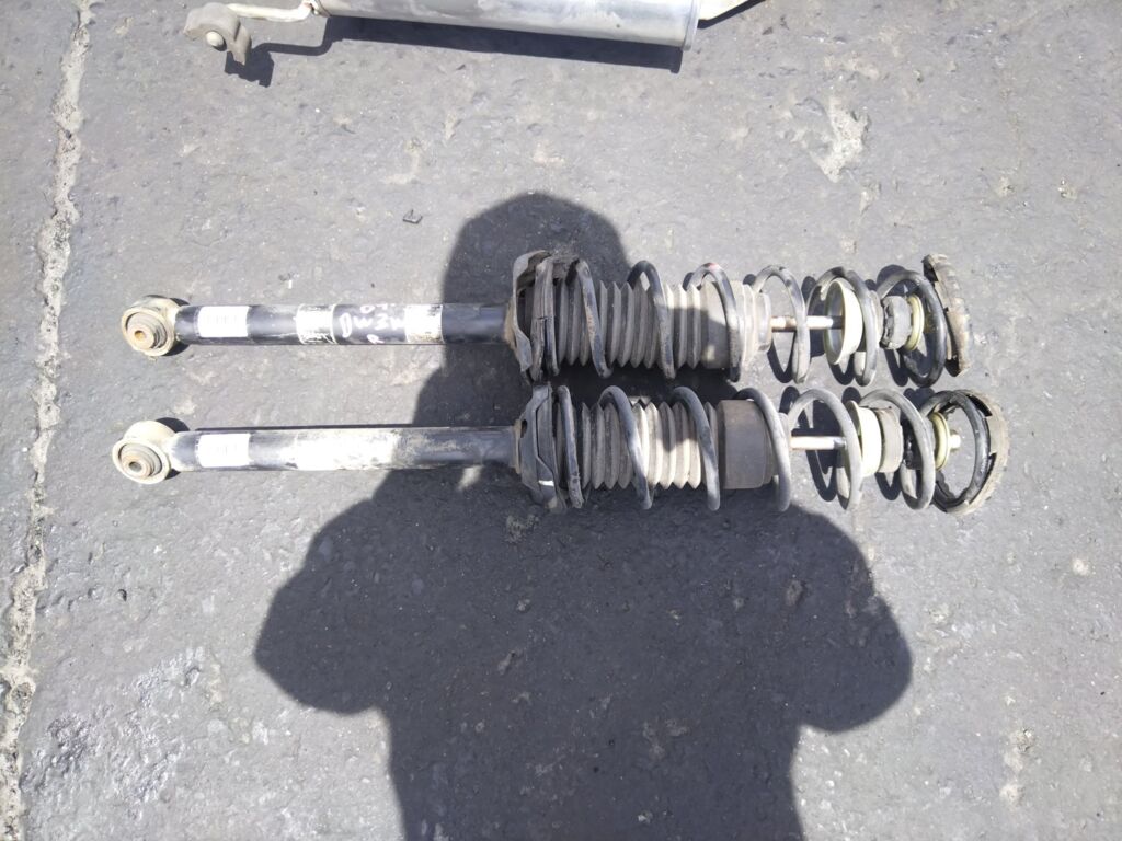 Стойка амортизатора на Mazda Demio DW3W B3-ME, Заднее расположение