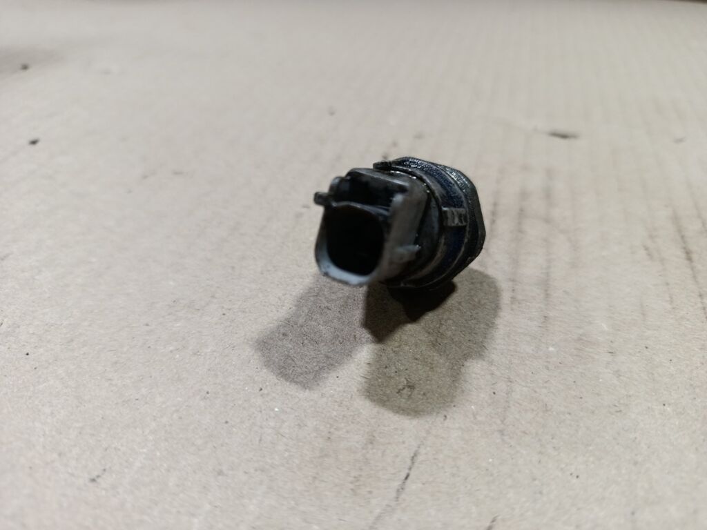 Датчик давления масла 83530-30090, 83530-60020 на Toyota Mark Ii GX100 1G-FE Фото 3