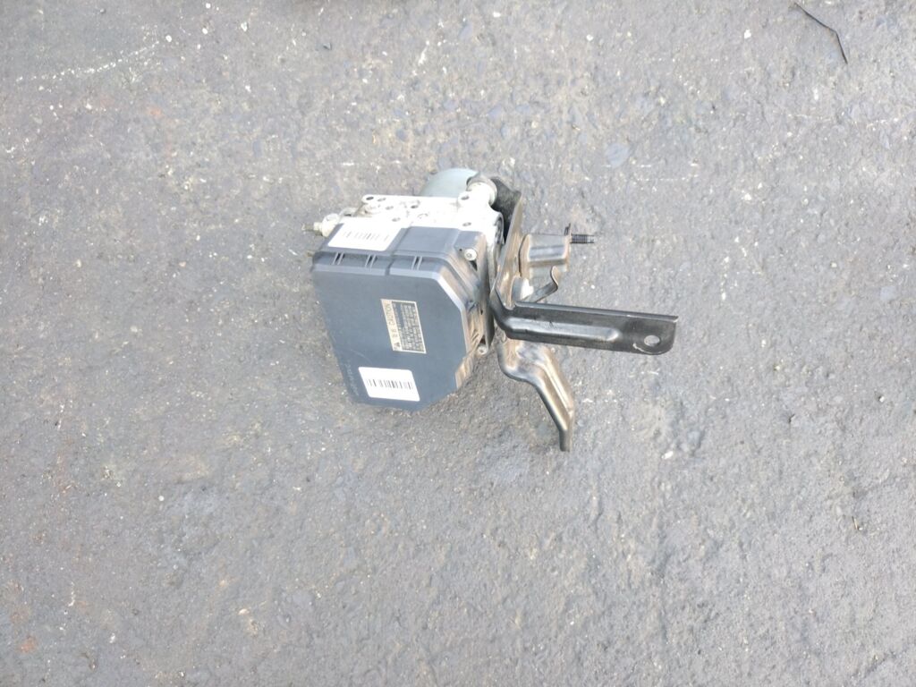 Блок ABS на Toyota Wish ZGE20G 2ZR-FAE 89541-68070  44540-68060