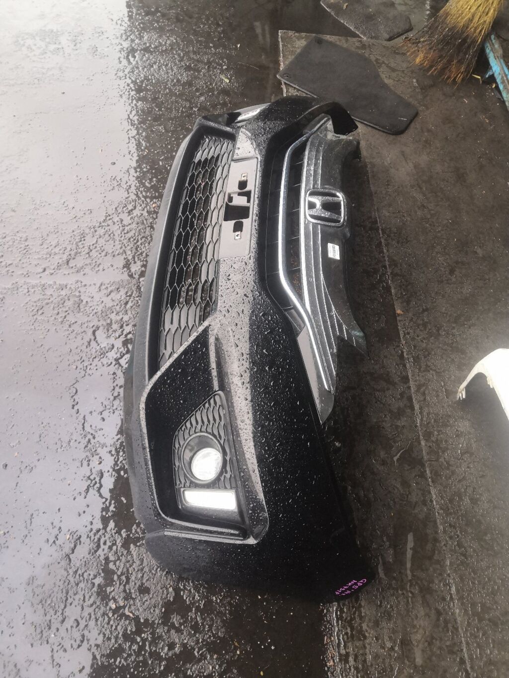 Бампер на Honda Fit Hybrid GP5 W0650D, Переднее расположение