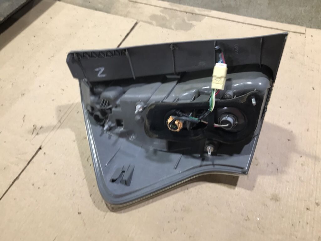 Стоп 47-46 47-46 на Toyota Prius Alpha ZVW40W Фото 3
