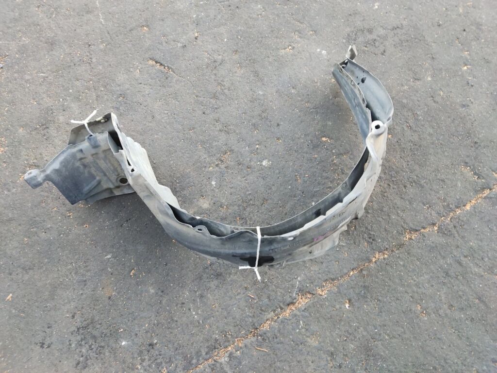 Подкрылок на Nissan Sunny FB15 QG15DE 63843-4M400  63842-4M400, Переднее расположение
