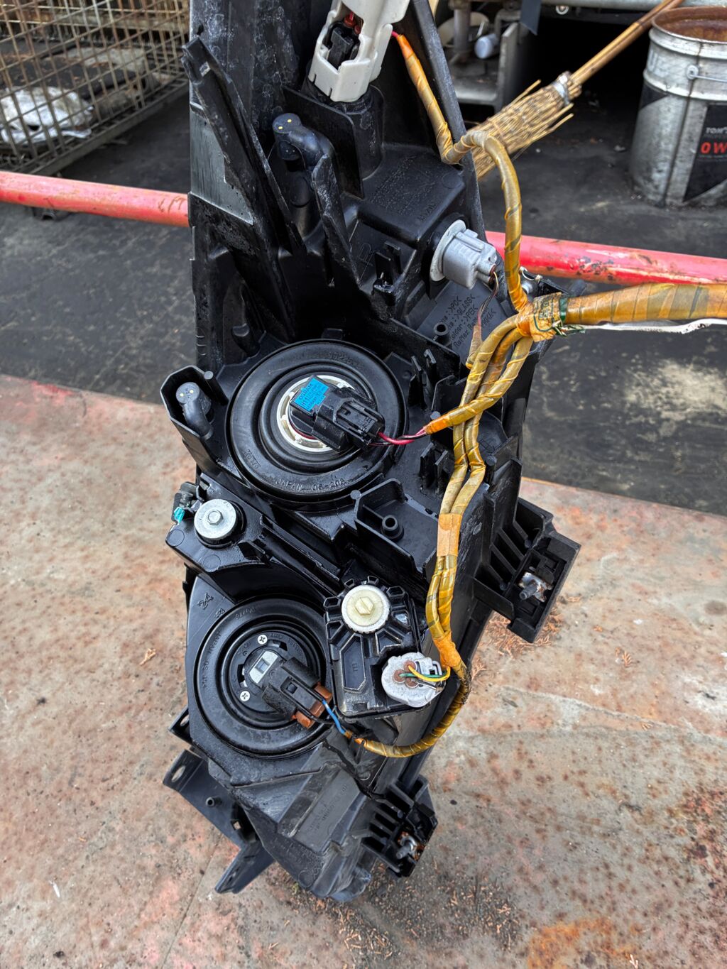 Фара на Mazda Axela BL5FW 100-41343, Правое расположение