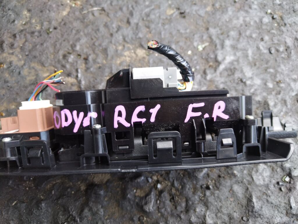 Блок упр-я стеклоподъемниками 35750-T6A-J41 на Honda Odyssey RC1 Фото 2