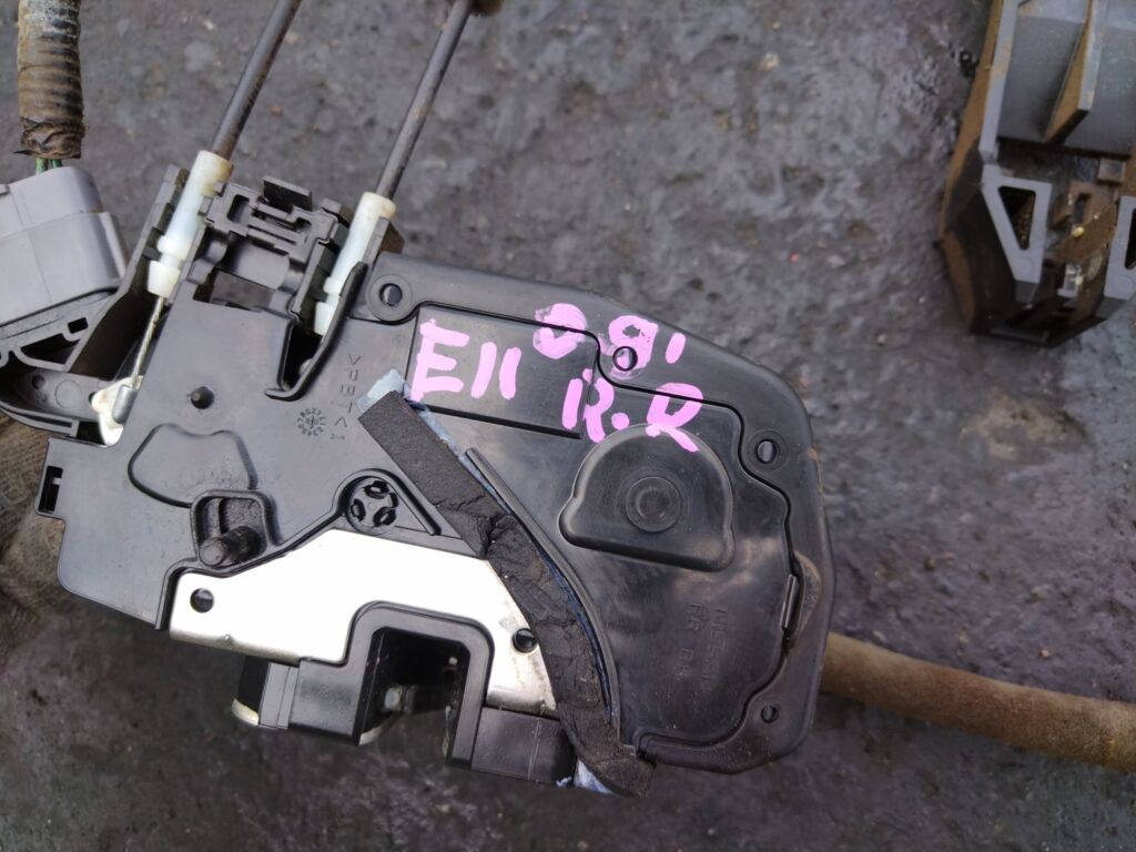 Замок двери на Nissan Note E11, Заднее Правое расположение