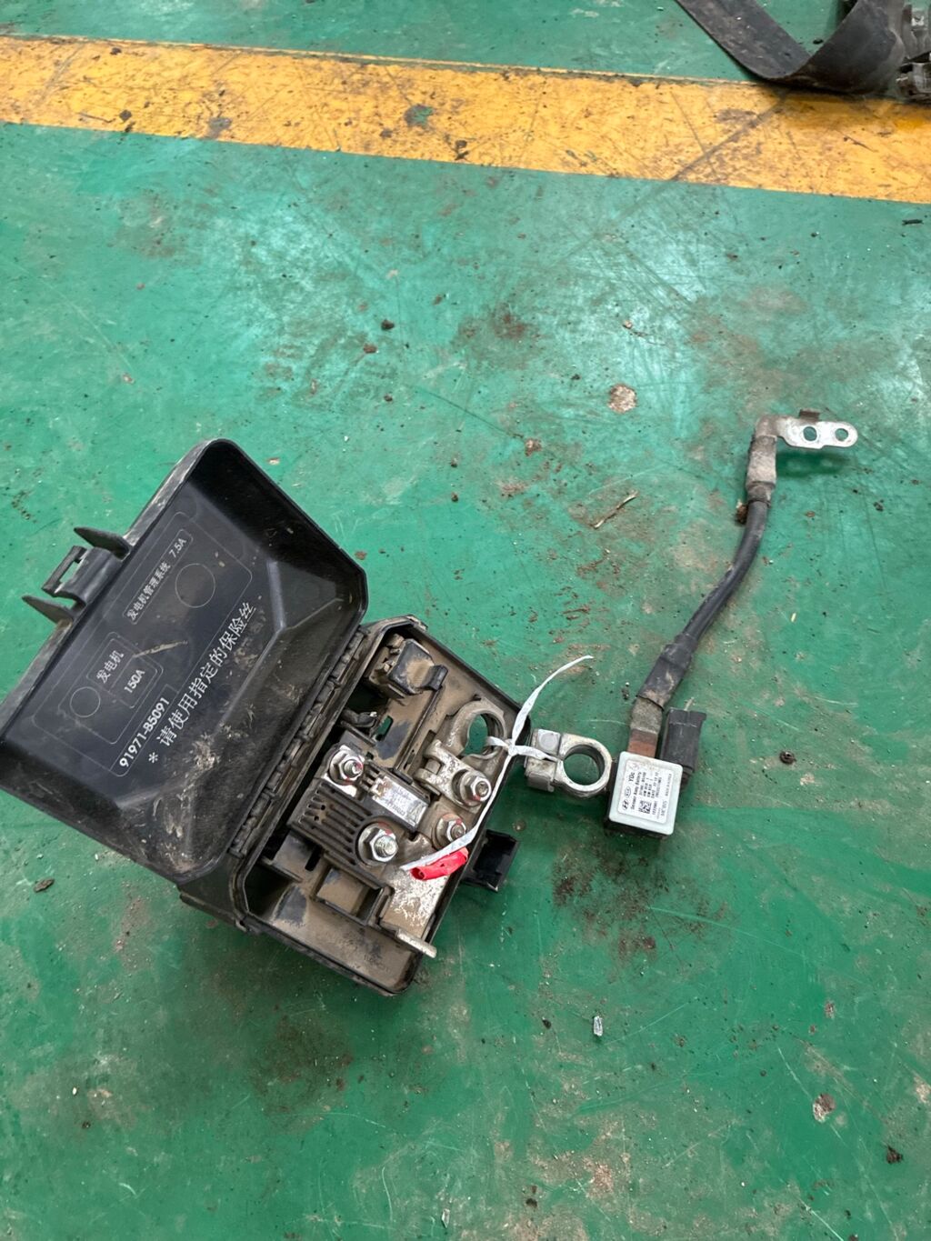 Клемма на Kia Cerato YD 37180-B5100